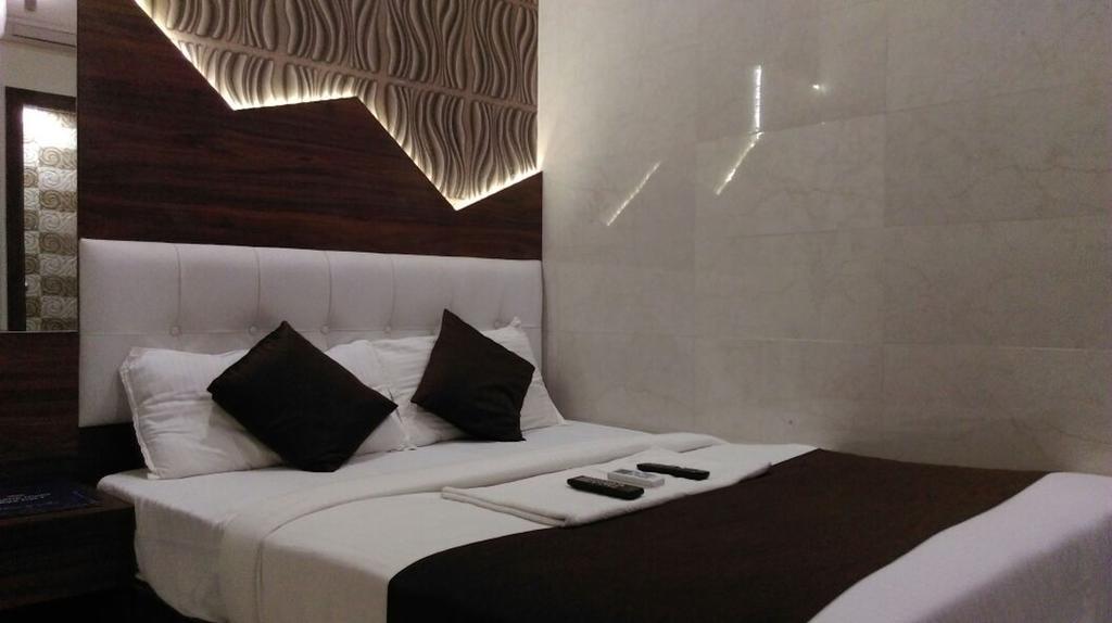 Hotel Palace Residency Mumbai Exterior photo